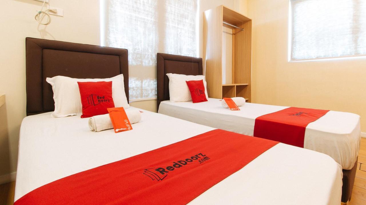 Reddoorz Plus @ A Rita Street San Juan San Juan  Екстериор снимка